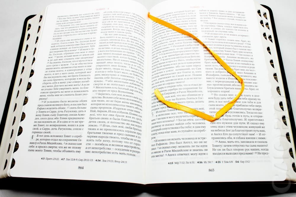Библия 087 DC TI настольная в коробке вишневая